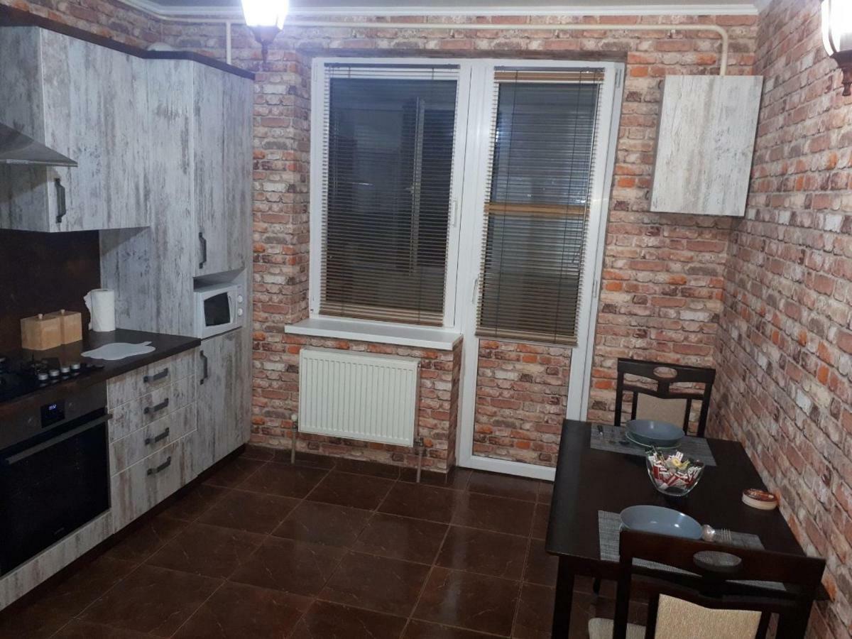 Large 2-Bedroom Apartament In The Center Chişinau Exteriör bild