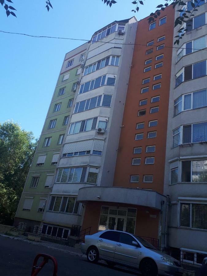 Large 2-Bedroom Apartament In The Center Chişinau Exteriör bild