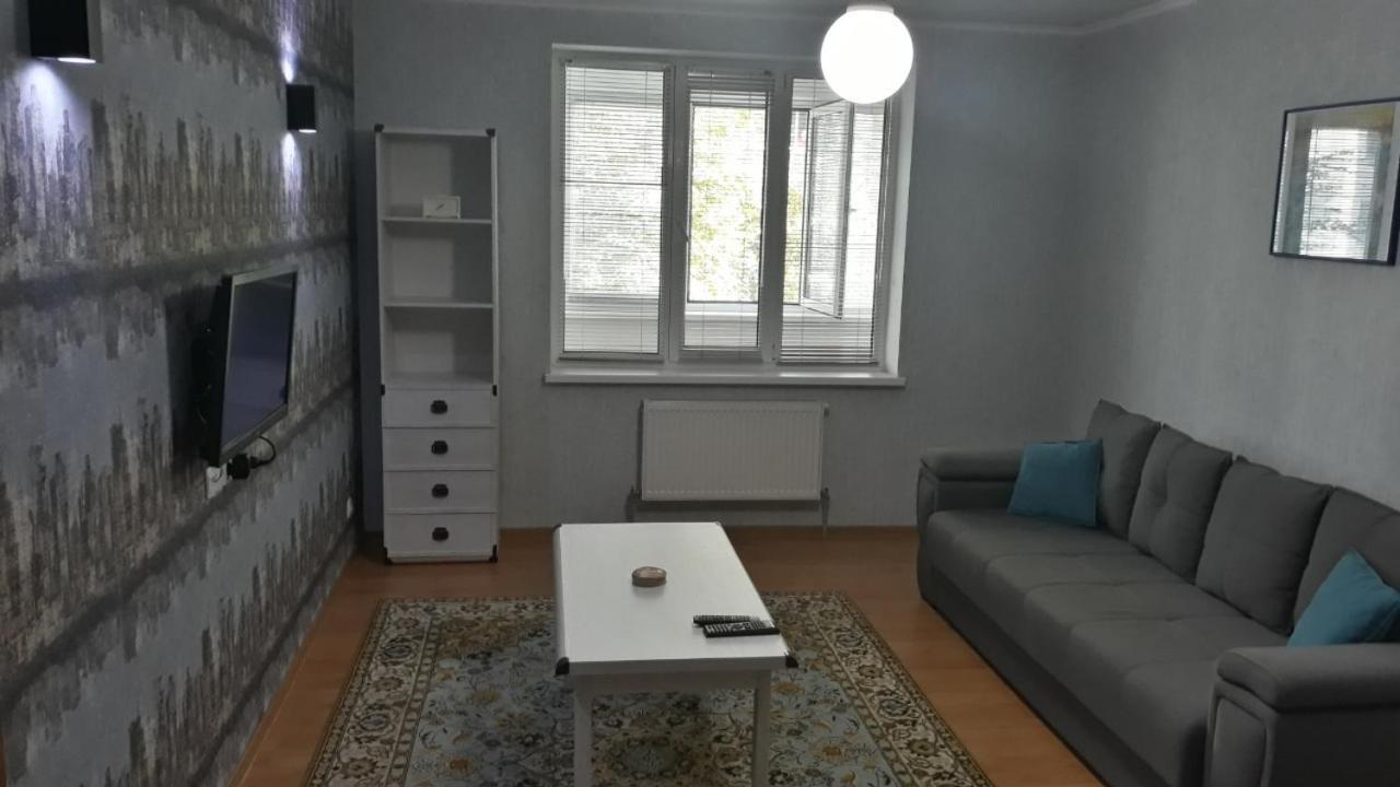 Large 2-Bedroom Apartament In The Center Chişinau Exteriör bild