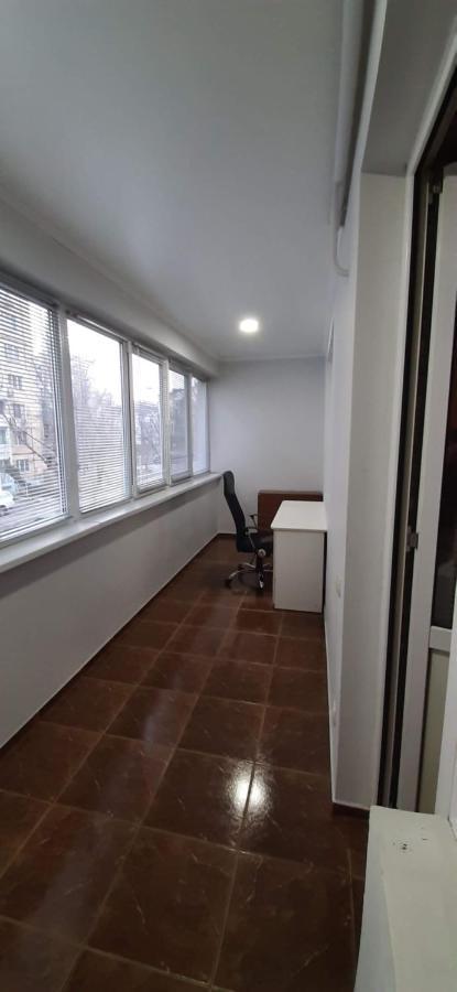 Large 2-Bedroom Apartament In The Center Chişinau Exteriör bild